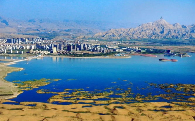 乌海不是海,是内蒙古的新兴城市,这里是黄河明珠,乌金之海