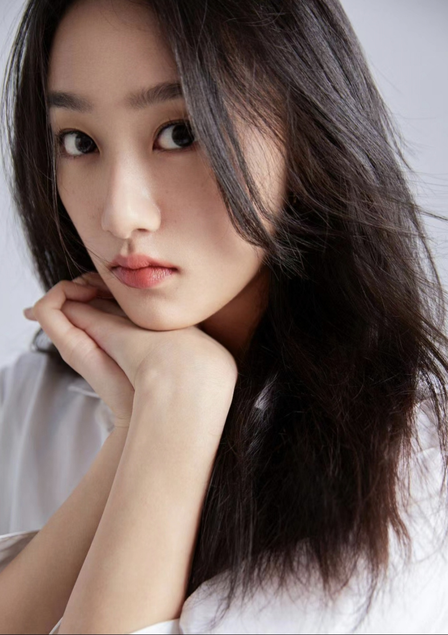 黄子琪,黄子琪出生于1998年,深圳又一个宝藏女孩继程潇之后,深圳文艺