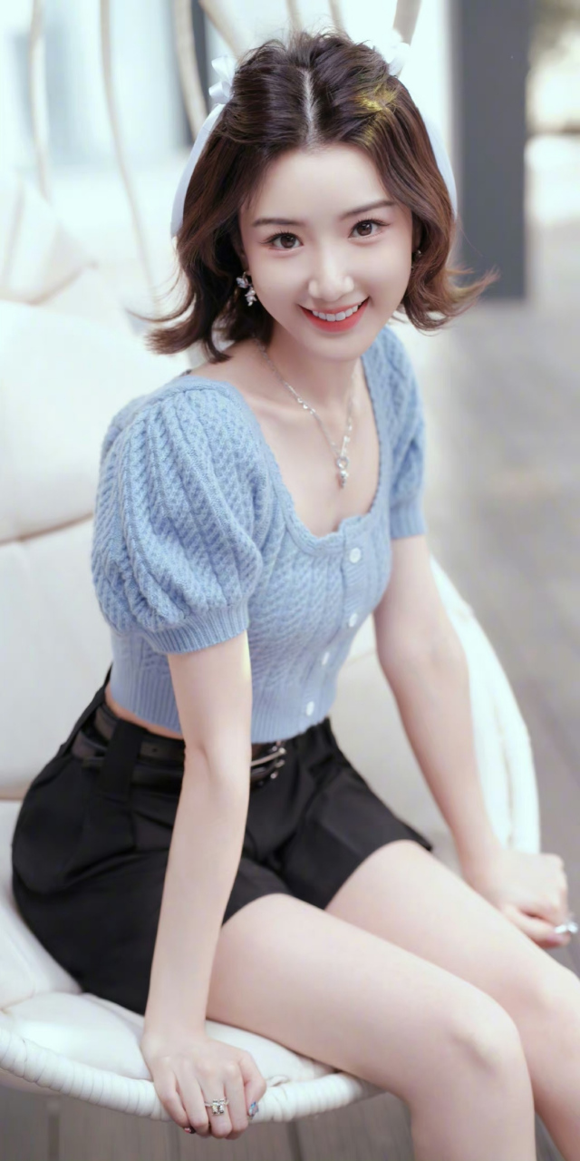 毛晓彤# 清纯甜美的容颜,白皙细嫩的肌肤,婀娜多姿的身材,白皙细牡哪