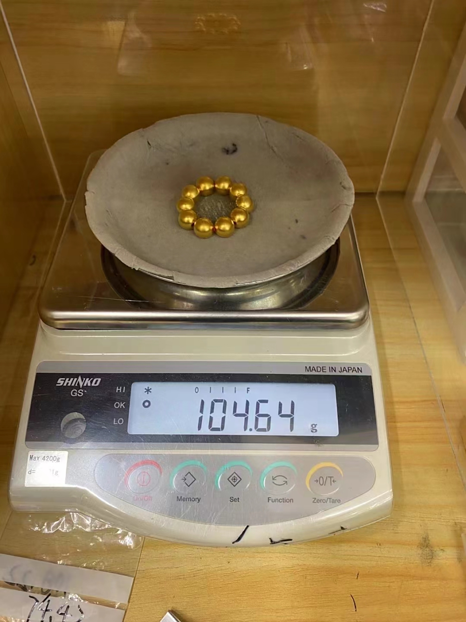 小孩子也有100多克的黄金光珠手链  这是客户定制的一条足金999的光珠