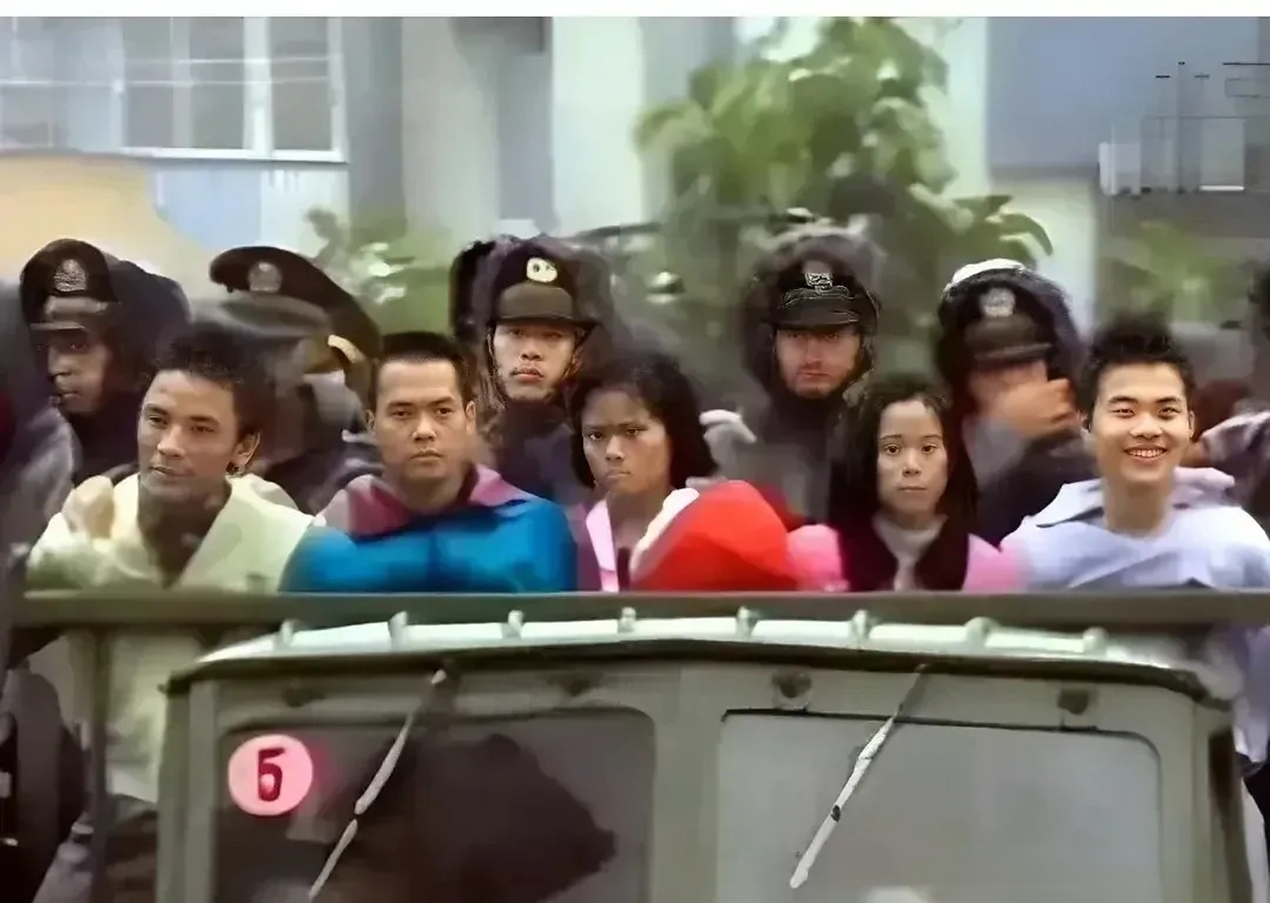 图片中的6位少女就是1995年轰动全国的"深圳六魔女",她们并不是恶人.