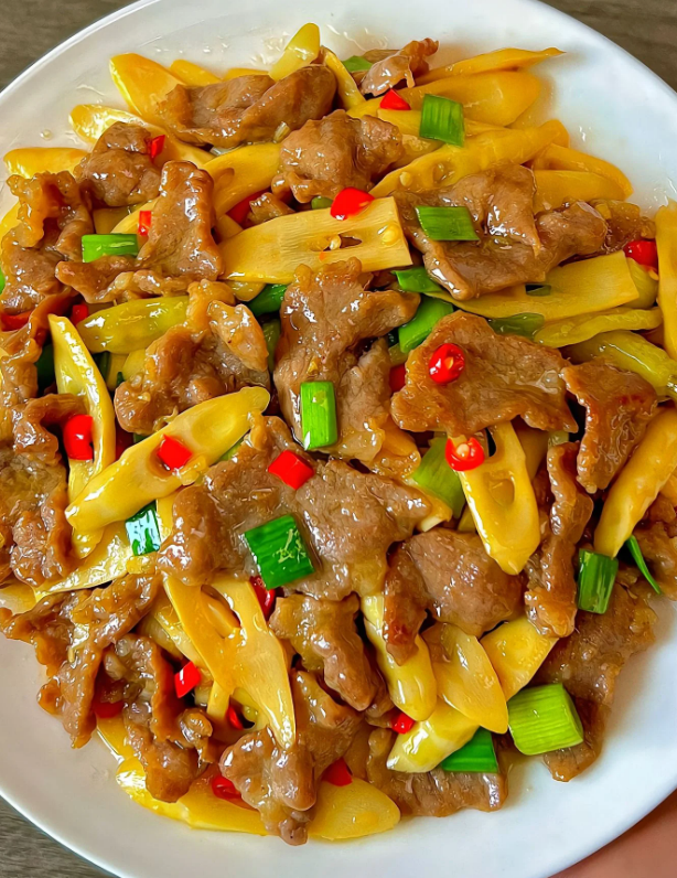 竹笋炒牛肉这样做,牛肉鲜嫩多汁,春笋爽口没有苦味,超级下饭