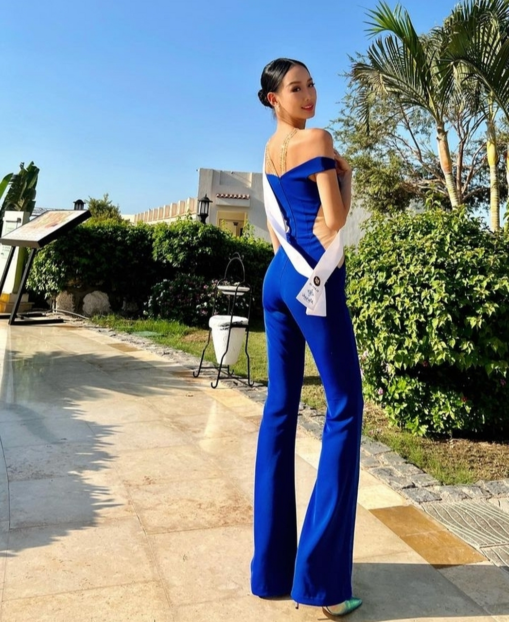 假如你身边有一位身高185公分的美女,将会怎样的感受!