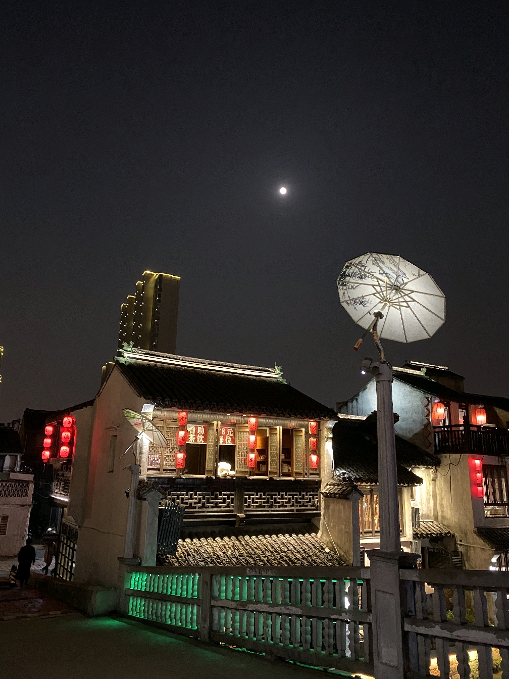 无锡南塘老街夜景灯火阑珊游人如织