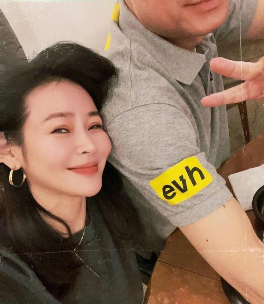 看看两个人是不是有夫妻相?#于明加