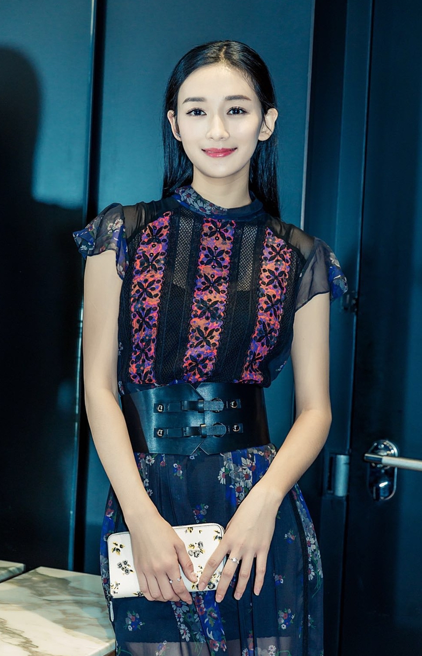 李若宁:清新秀丽,温柔可人