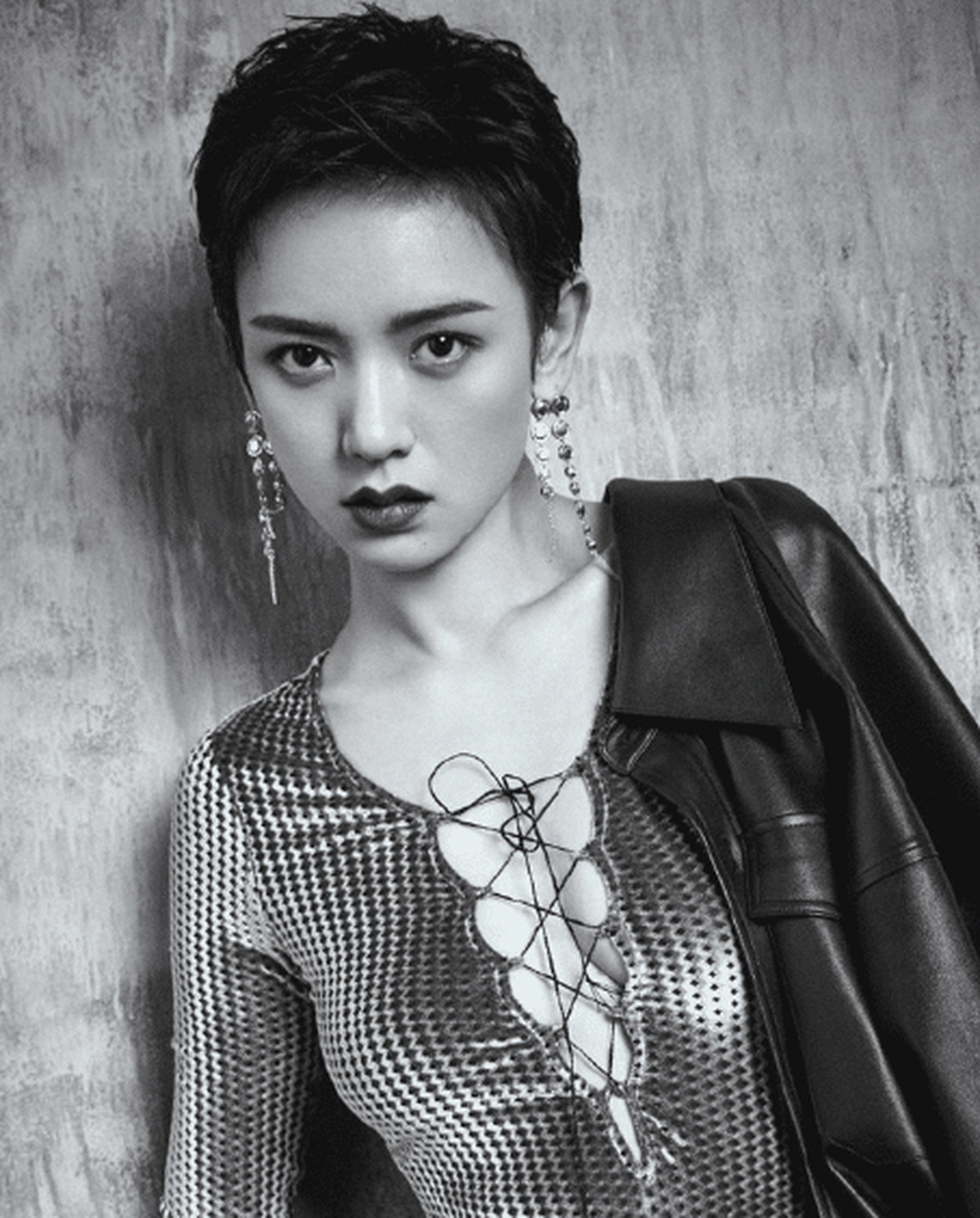 李晓峰这颜值应该算是短发女生里的天花板级别的了!