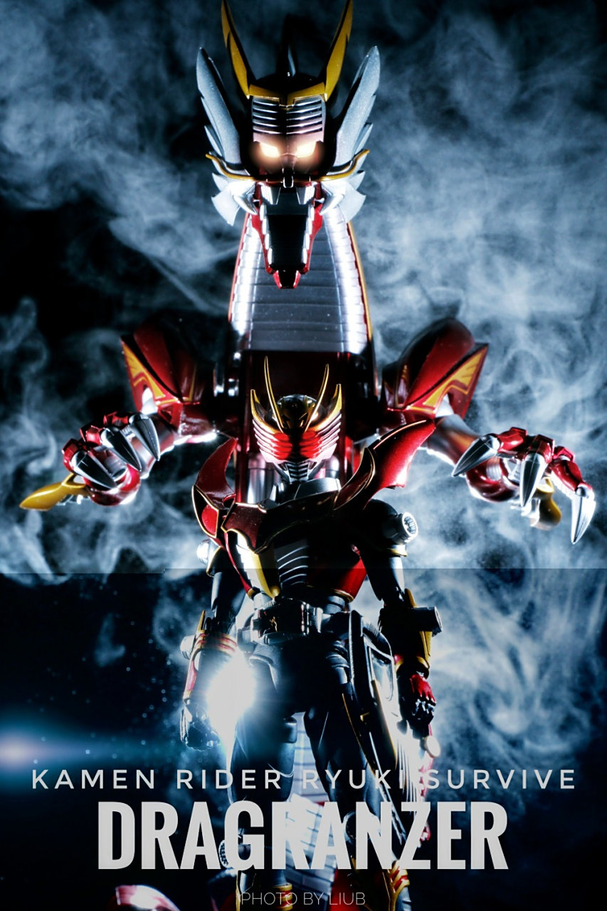 kamen rider ryuki  中译为假面骑士龙骑,  是诞生于2002年的假面骑士