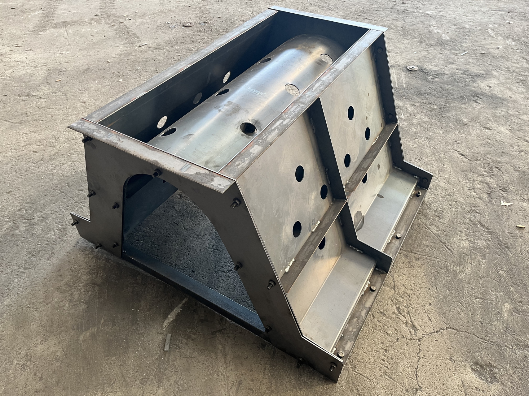 下面是关于矩形流水渠模具使用尺寸及优势的详细介绍.