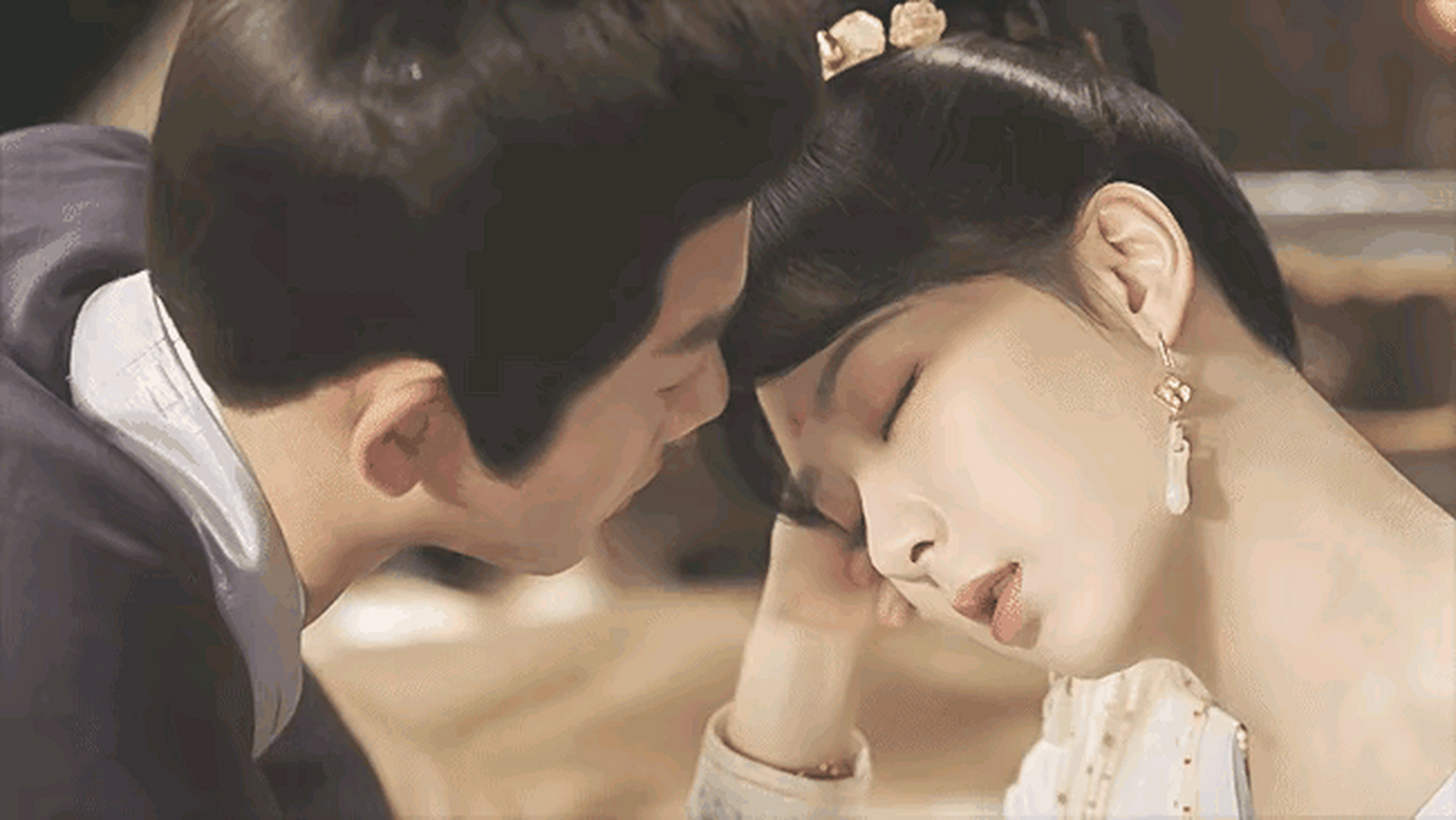 《长相思》中,张晚意饰演的苍玄角色,将那份疯癫与深情演绎得淋漓尽致