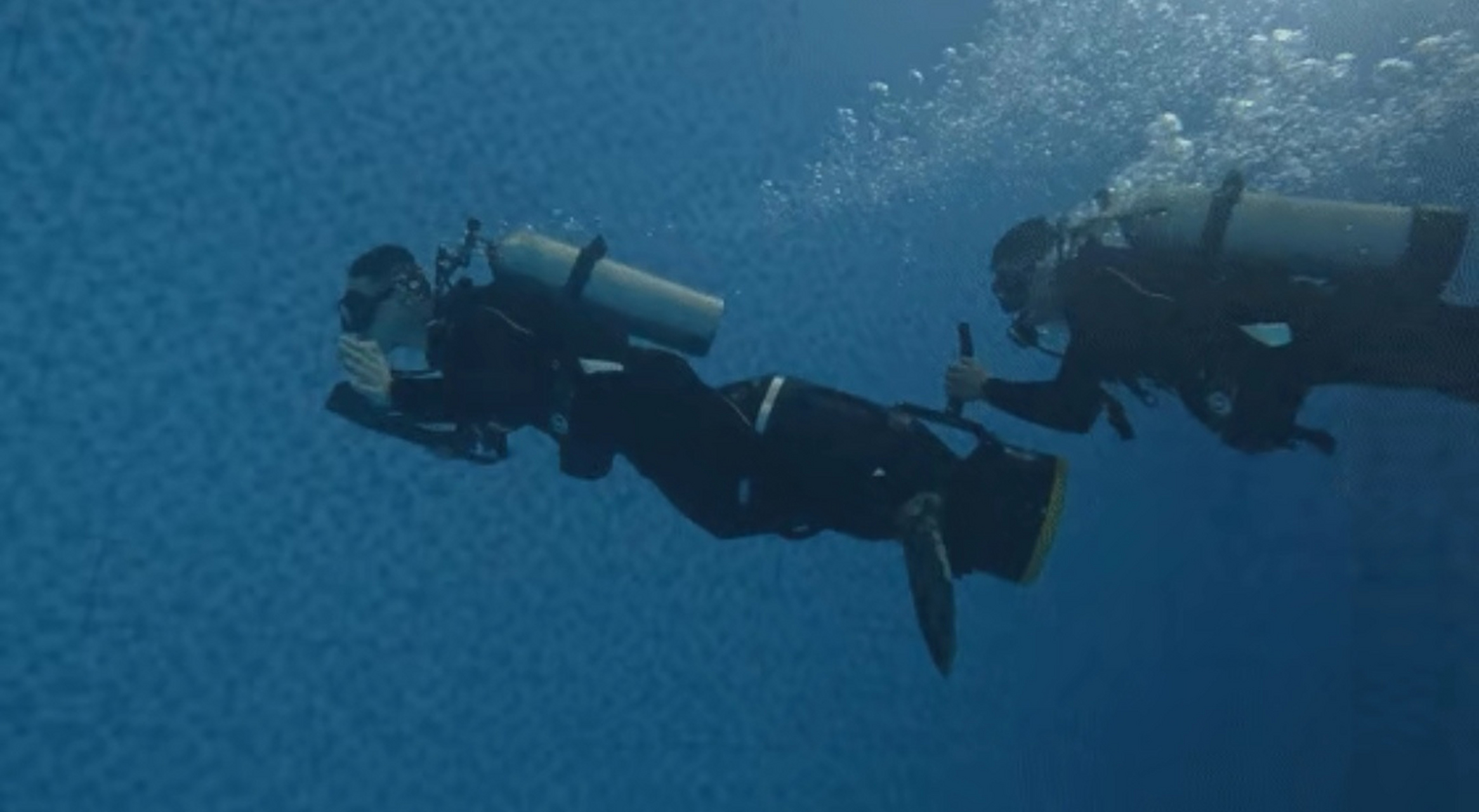 蛙人水下运载器,可搭载1～2名蛙人快速完成几千米的渗透任务,较之以前