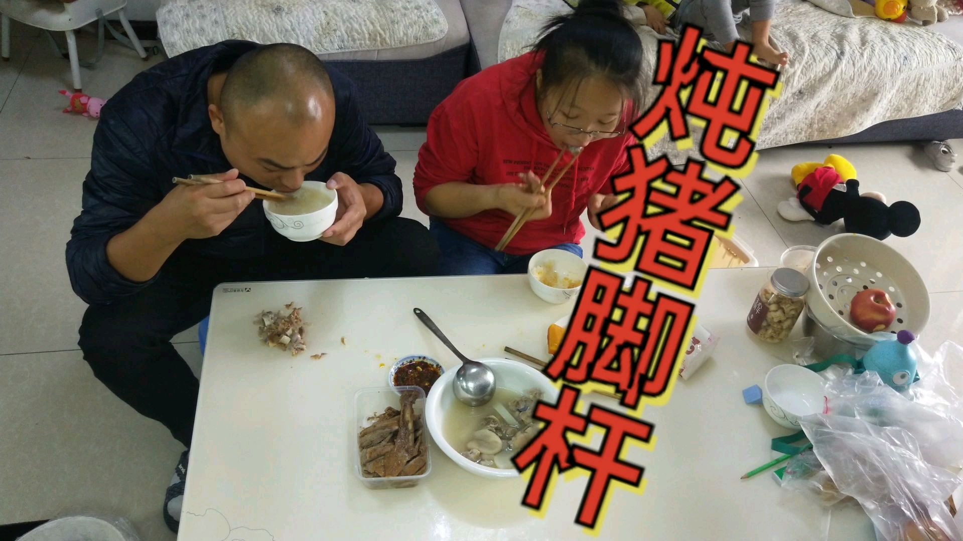 小蔡厨中午吃现成“清炖猪脚杆”配卤鹅儿,味道巴适惨了