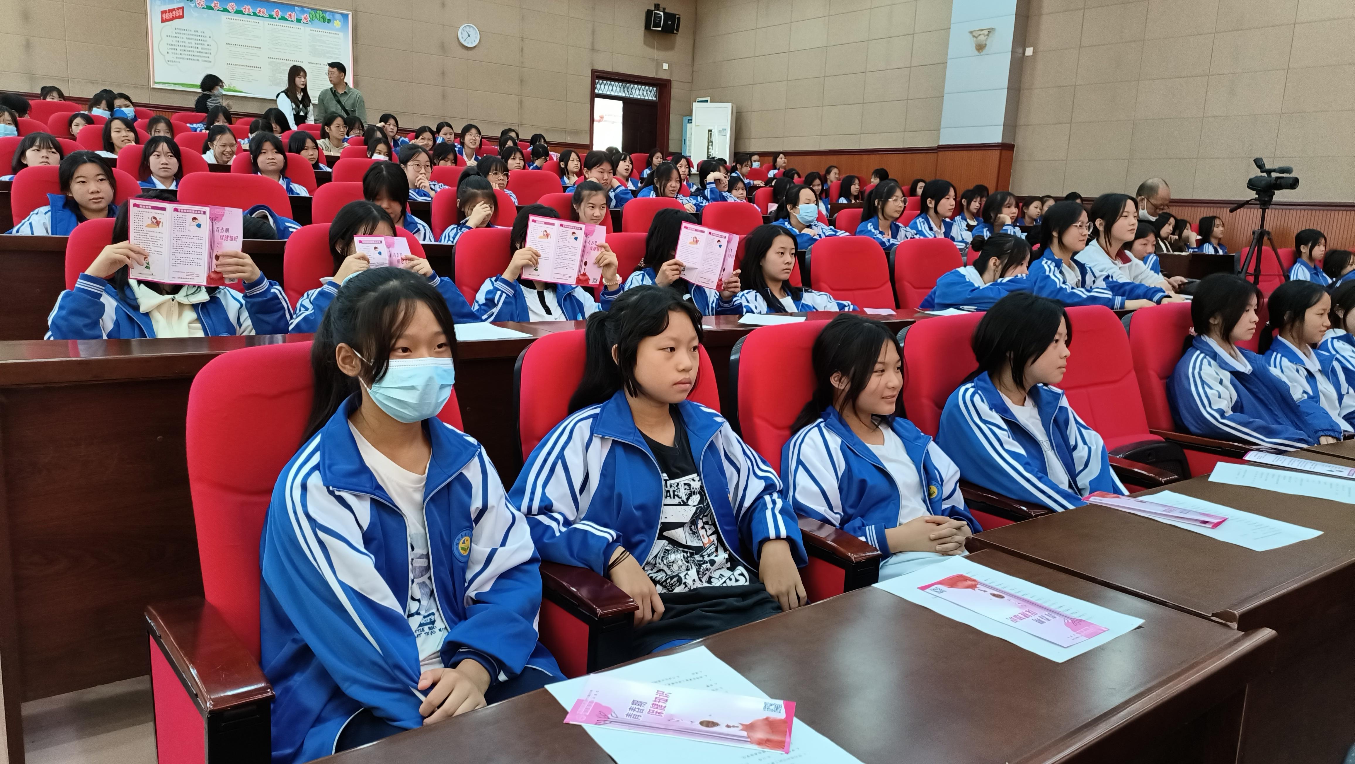 桂阳县龙潭中学举行预防性侵安全教育及青春期健康知识公益讲座