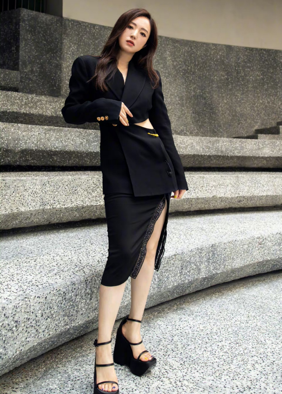 董璇# 青春靓丽的性感女神,雪肤玉貌,身姿曼妙,美腿玉足,风姿绰约