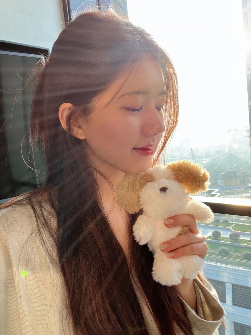 今日,赵露思晒自拍,温婉动人好养眼