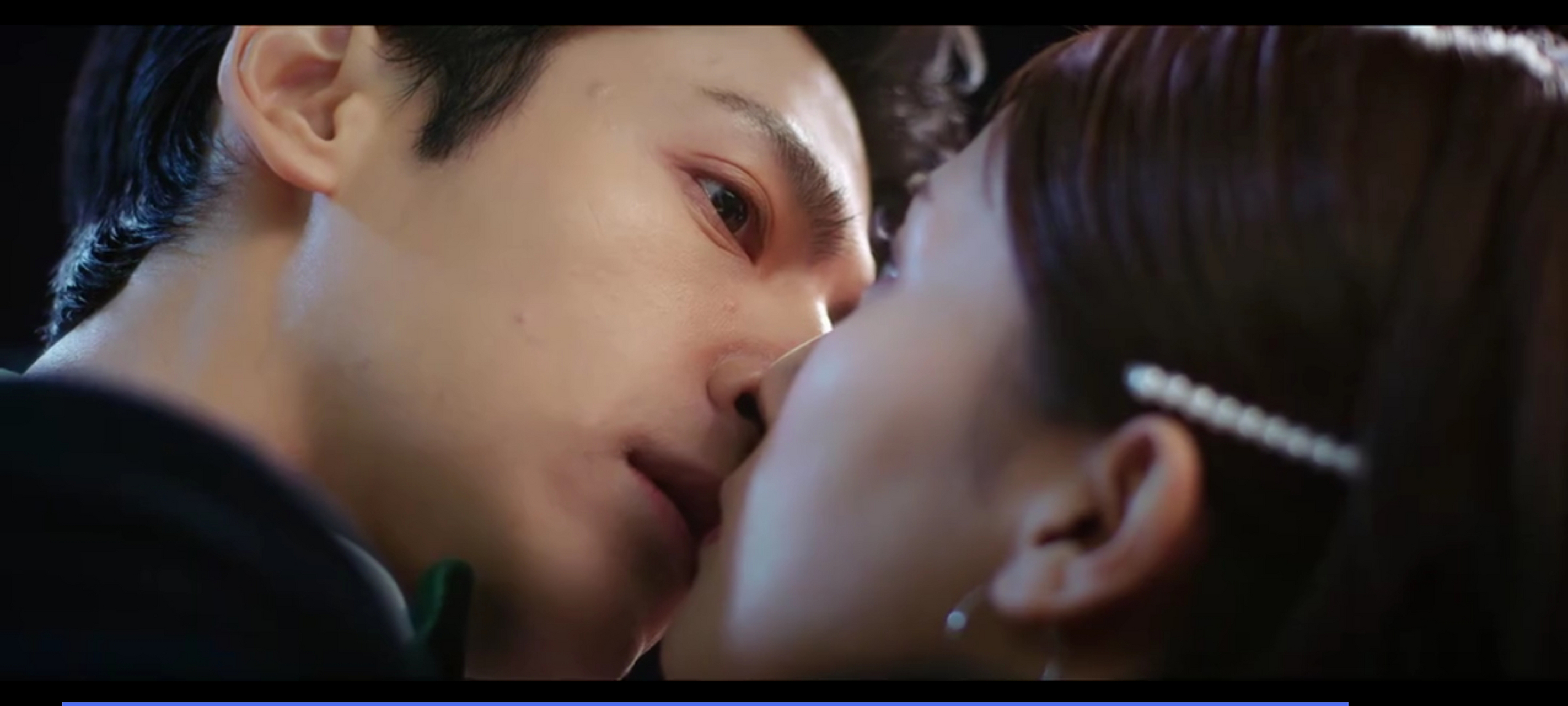 重温《半是蜜糖半是伤》,江君和袁帅第一集的意外之吻,真有意思!