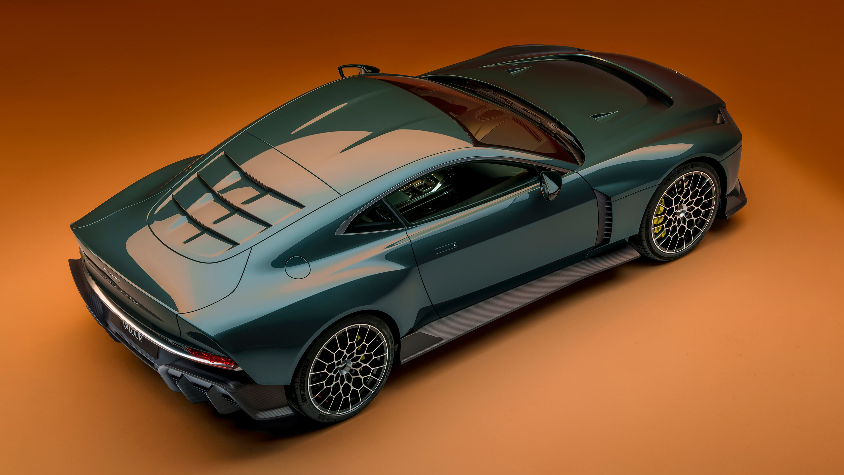 v12手动挡?阿斯顿·马丁发布valour,全球限量110台