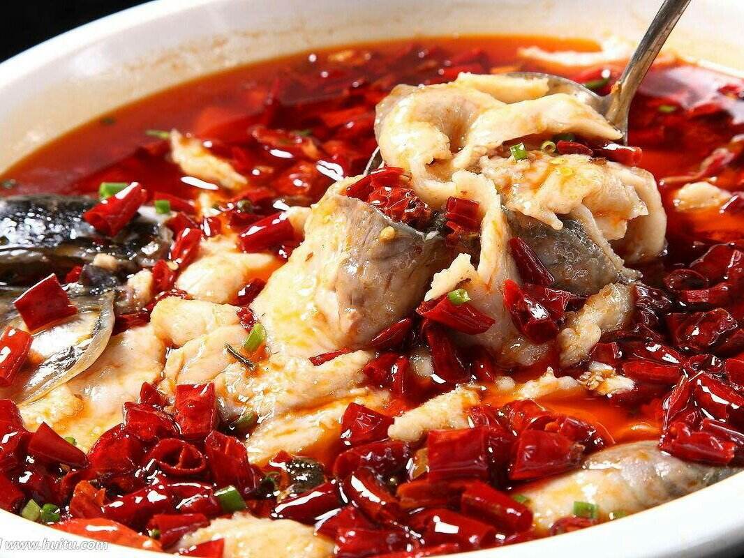 在我国的八大菜系中,川湘菜以其独特的重辣而闻名,川菜麻辣重油,湘菜