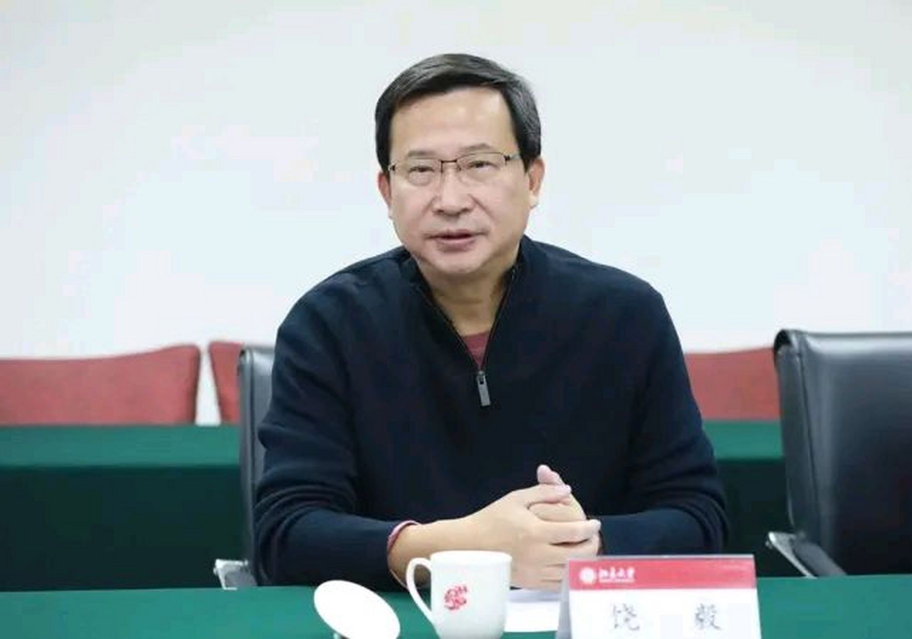 清华大学# 北大教授饶毅:国家应警惕太监化,此乃强国之必需!