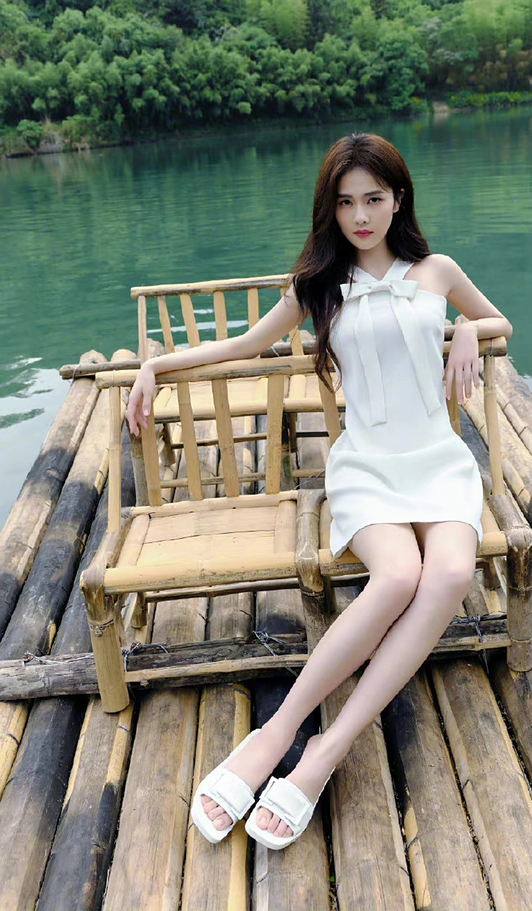 为什么白鹿的小脚丫可以这么白嫩?就像牛奶肌肤一样.