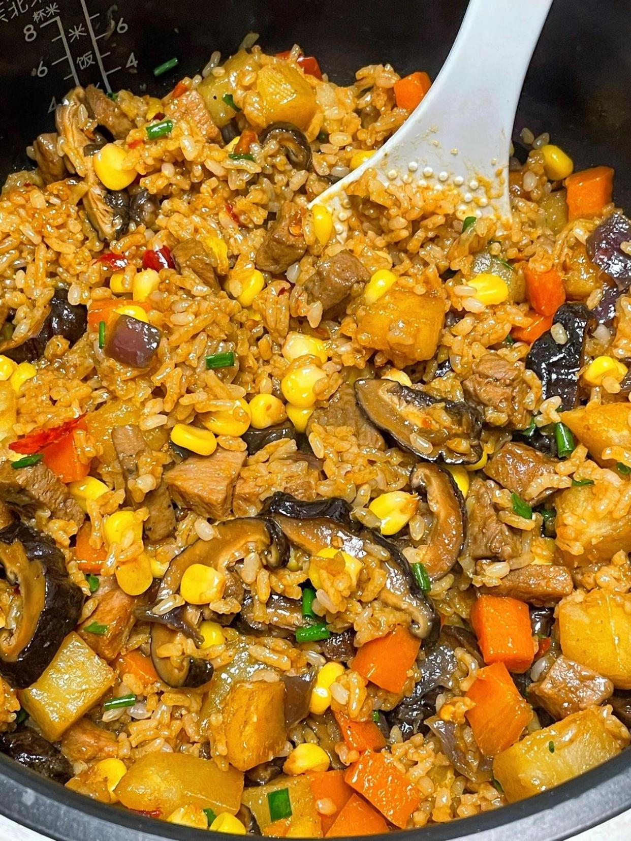 巨好吃牛肉焖饭