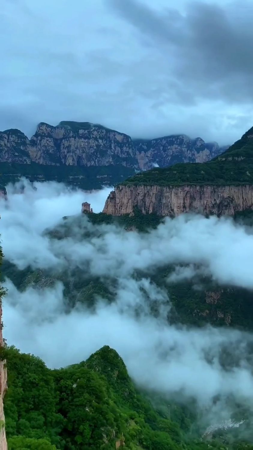 新乡:太行天界山,云雾缭绕,犹如人间仙境