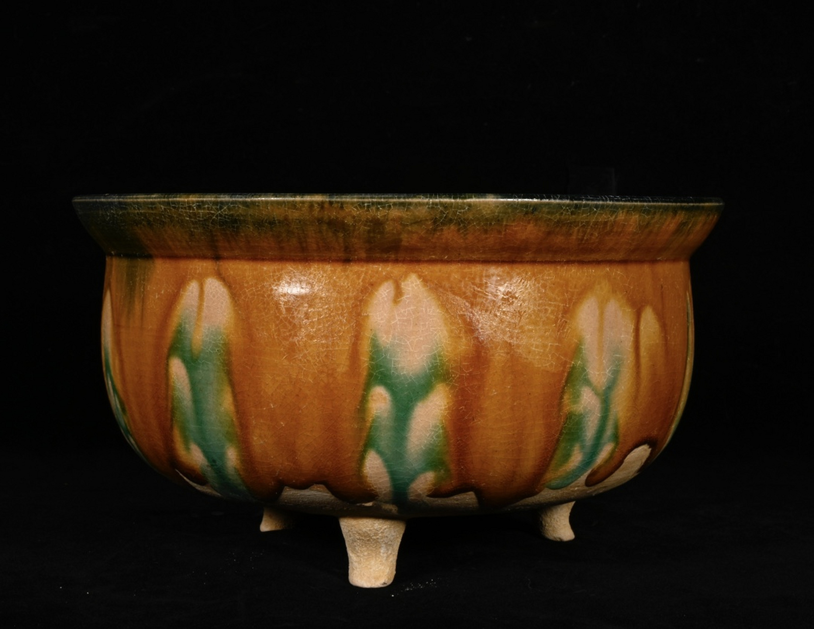 唐三彩三足炉,高11×20厘米