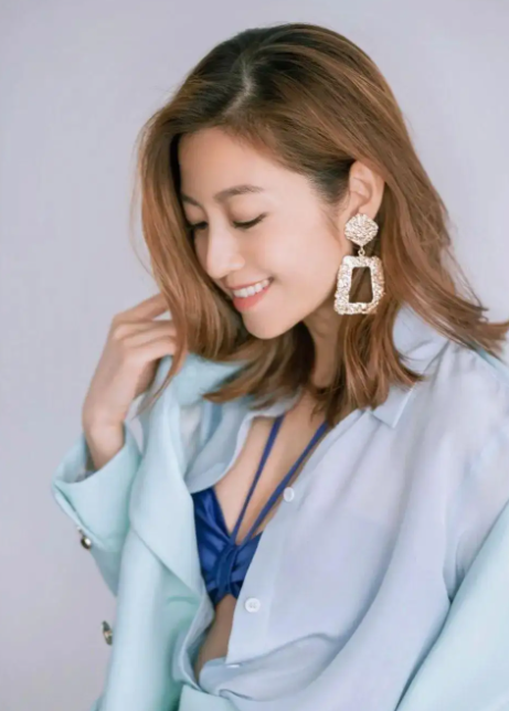 女神陈自瑶晒性感照!穿泳衣身材凹凸有致,皮肤白皙抢镜!