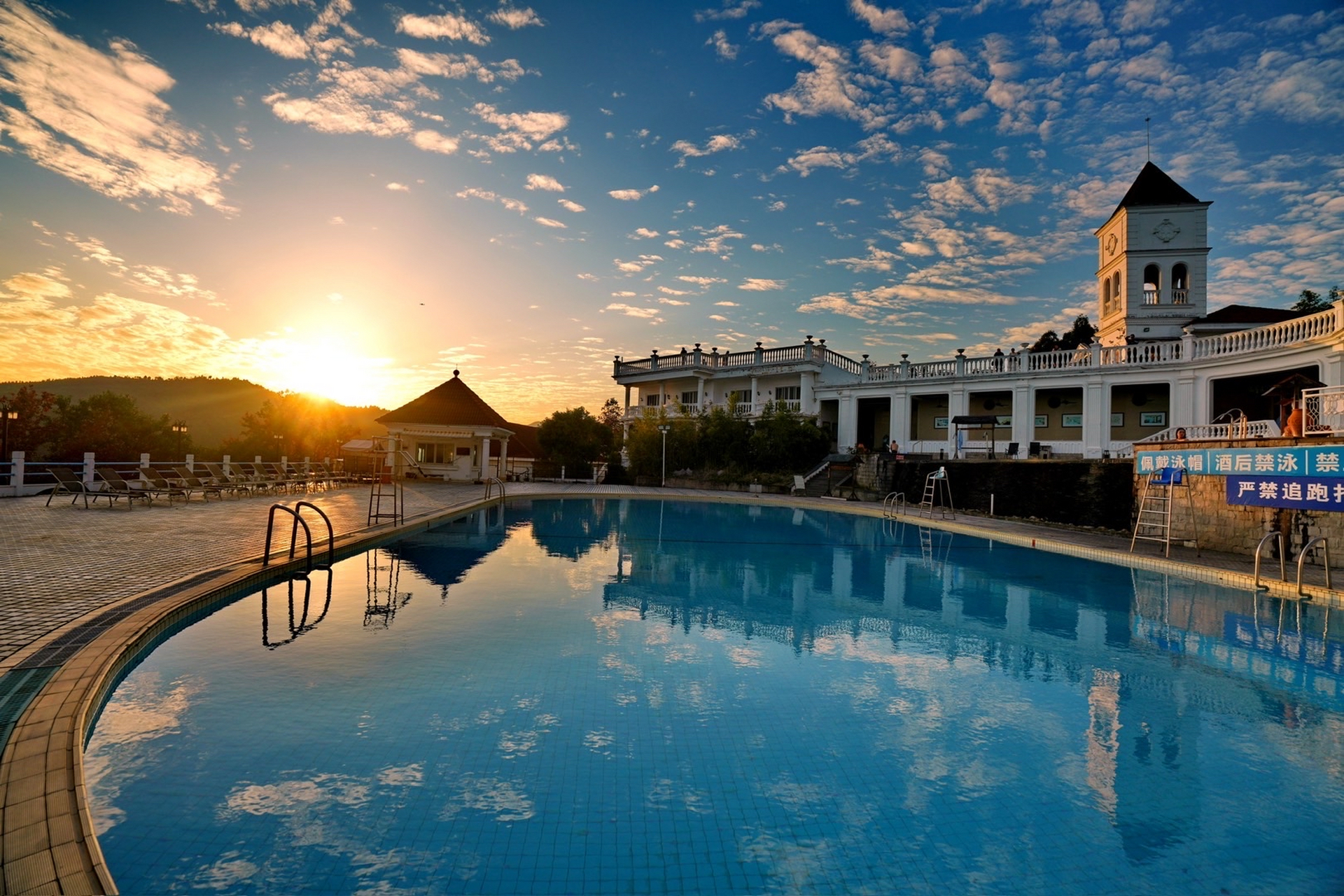 泡温泉是温州人的最爱,浙江泡温泉最佳目的地就是泰顺大峡谷温泉度假