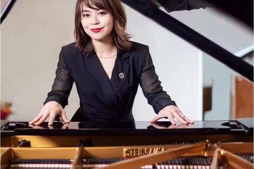 "疯狂巴赫"青年荣誉教师夏靖被爆敛财