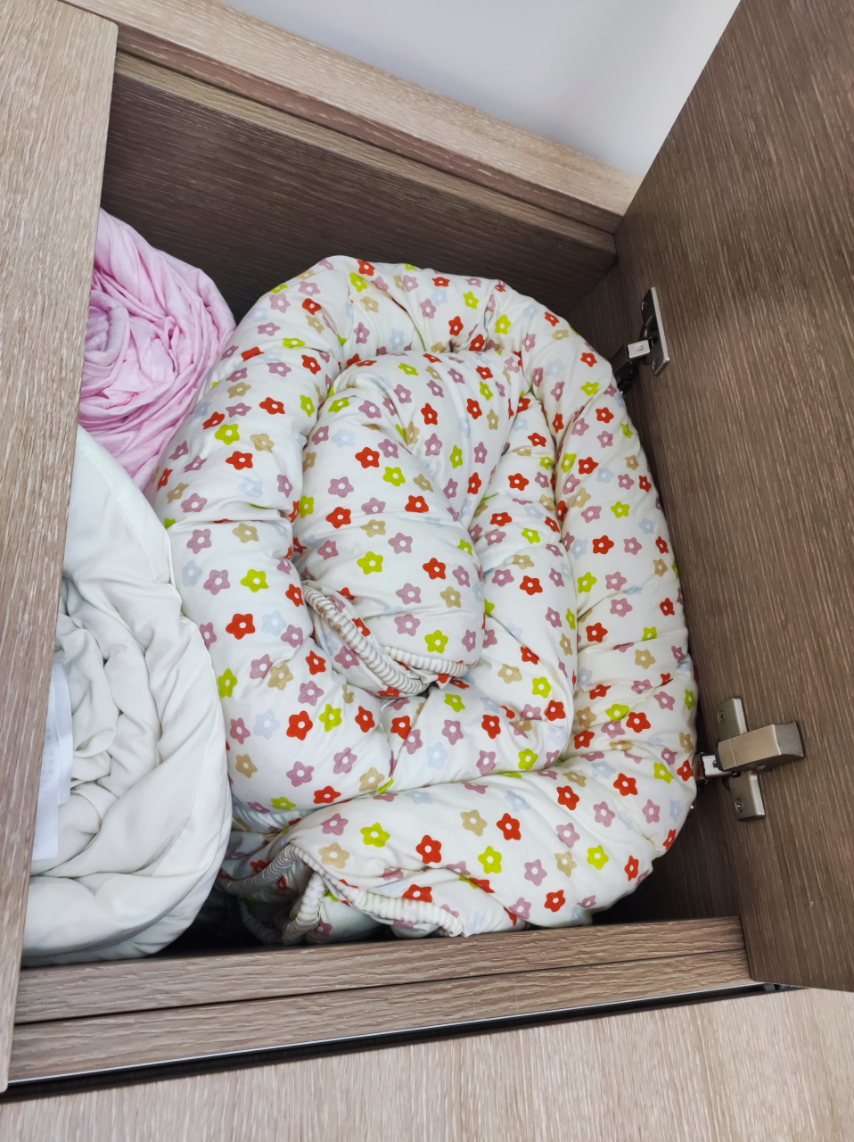 买了这个卷被子的松紧带,这下收拾被子,又好拿又好放了,主要还便宜,才