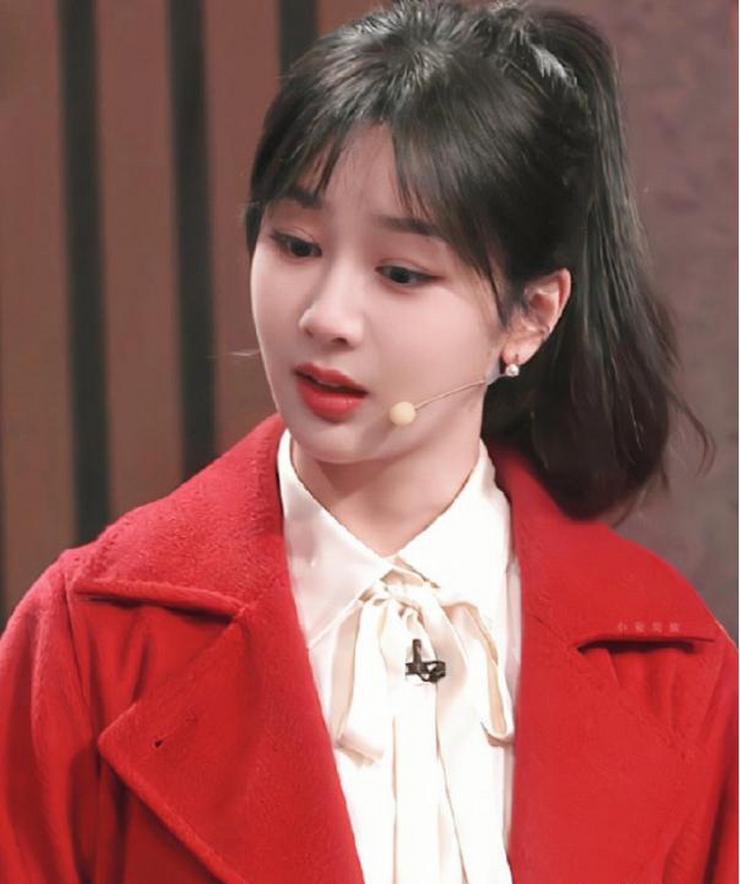 杨紫春晚发型好好看啊,看着好活力,求一个