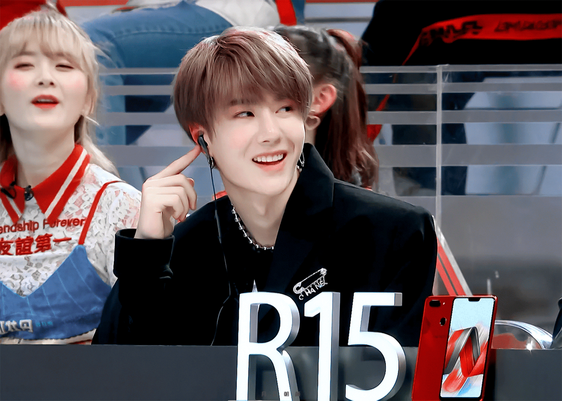 创造营101王一博导师,技术一流,要求严格,说话亲切务实,但也是年龄最