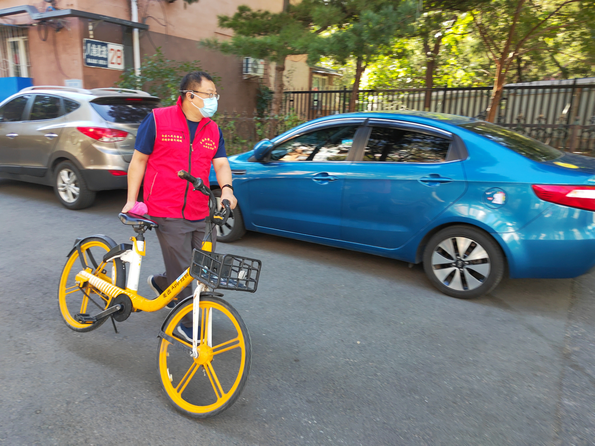 "驻"进心里 "帮"出实效——公园北社区第一书记:李洪刚