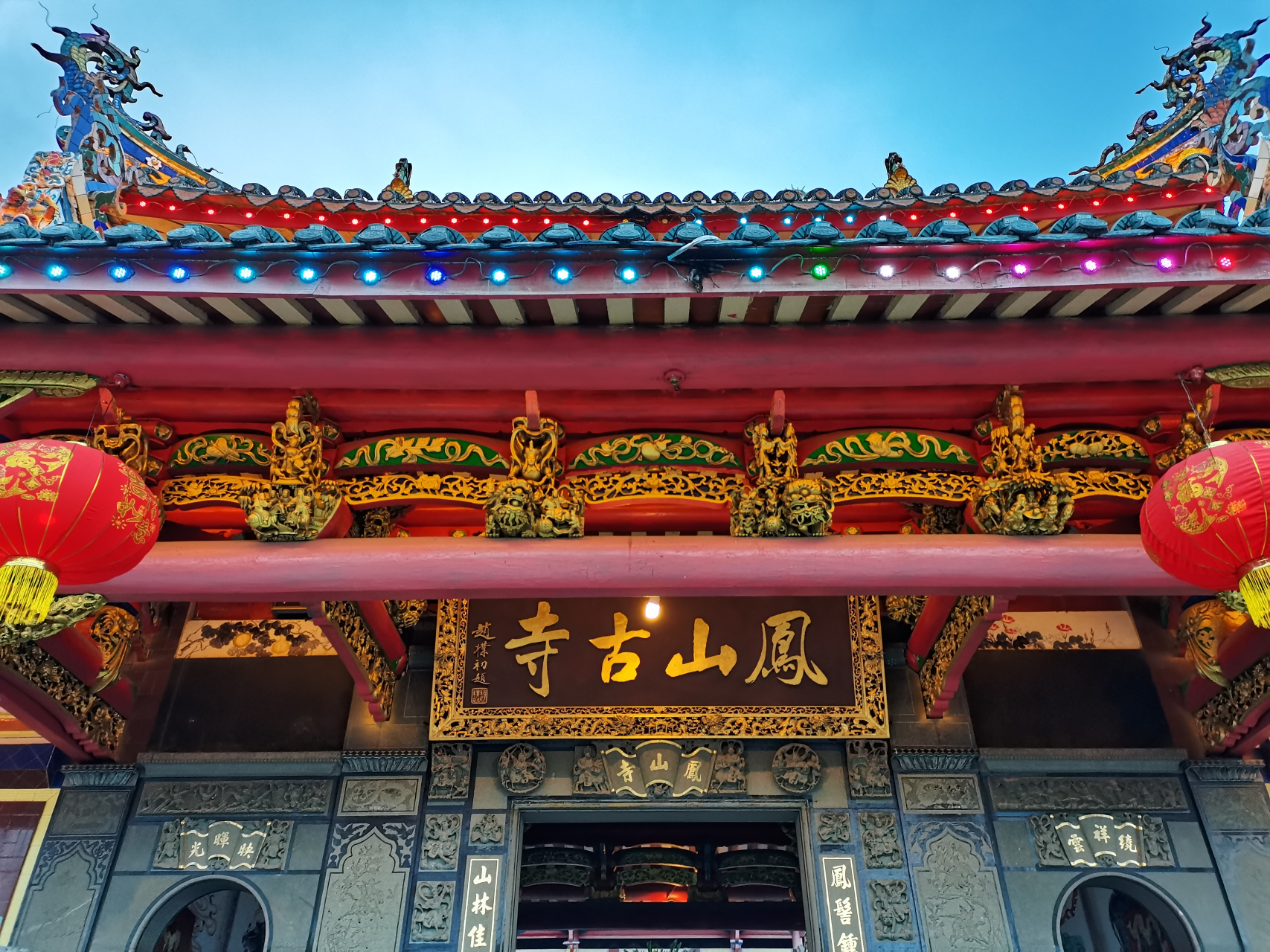 凤山寺在南安市诗山镇的西北角,地处边缘,不如市区的寺庙交通方便,也