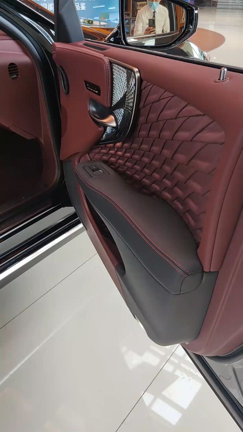 凌光切子衬鹤羽折布雷克萨斯ls500h行政版好漂亮-度小视