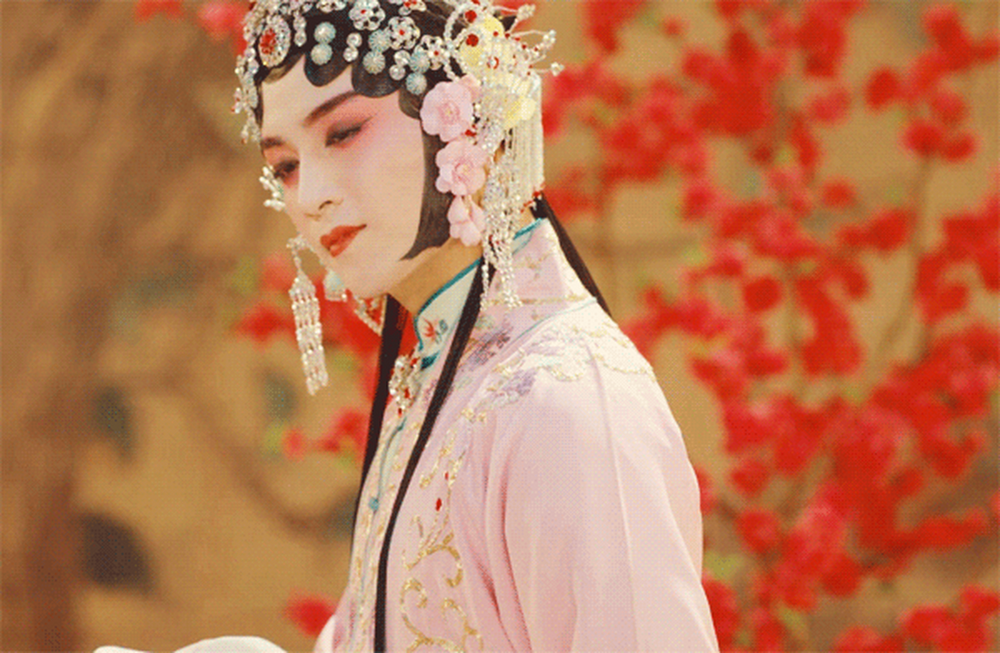 零次和无数次[偷笑]《尘封十三载》又能看见晓哥的女装了,陈晓女装,不