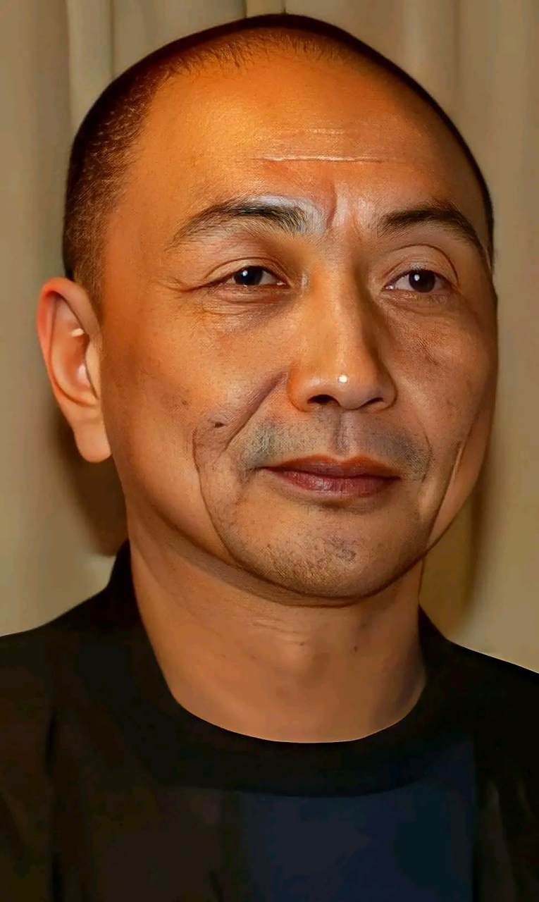 2012年,中国渔船闽晋渔5179号的船长詹其雄,面对日本军舰,他没有退缩