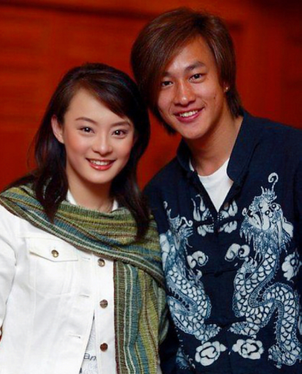 当年,何润东放弃喜欢多年的孙俪,转身娶了农村出身的柜姐林姵希,被人