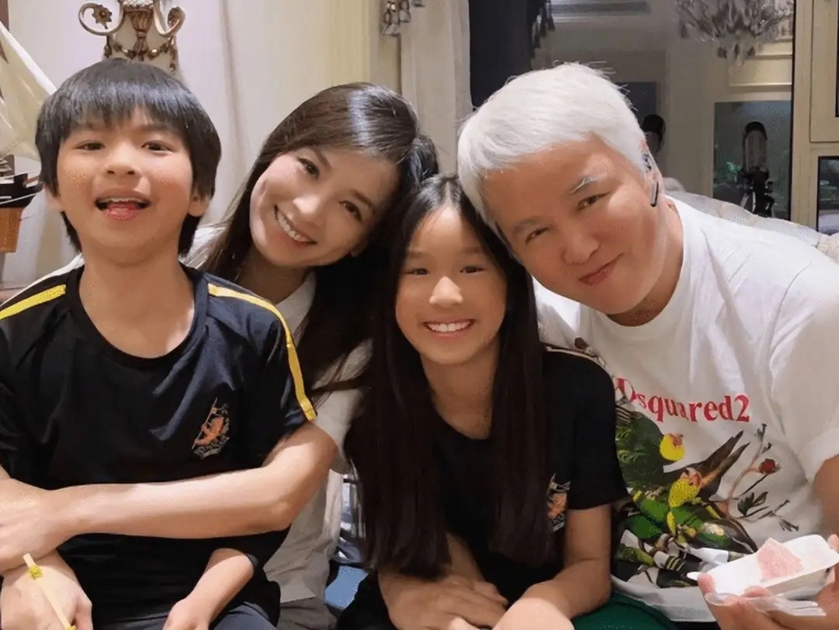 张庭大女儿林家菱晒热舞近照 小秀蛮腰长相似母亲