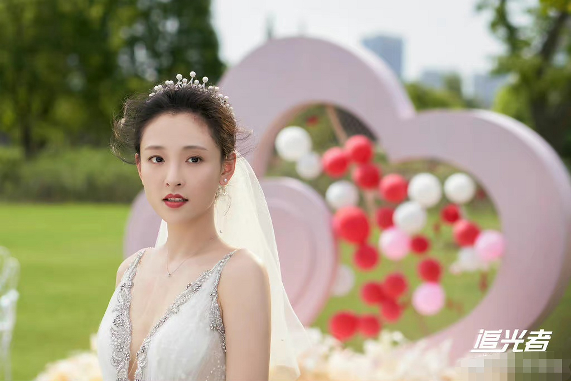 电视剧《追光者》罗云熙吴倩婚纱照曝光,美美哒