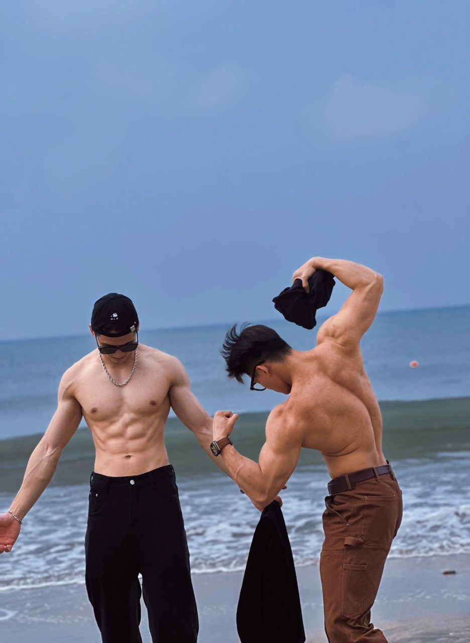 肌肉男海边怎么拍?