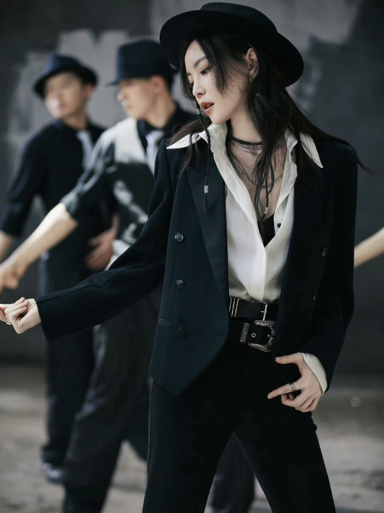 于文文魔方视界演唱会体面开启,乐队阵容豪华,唱跳首秀来袭