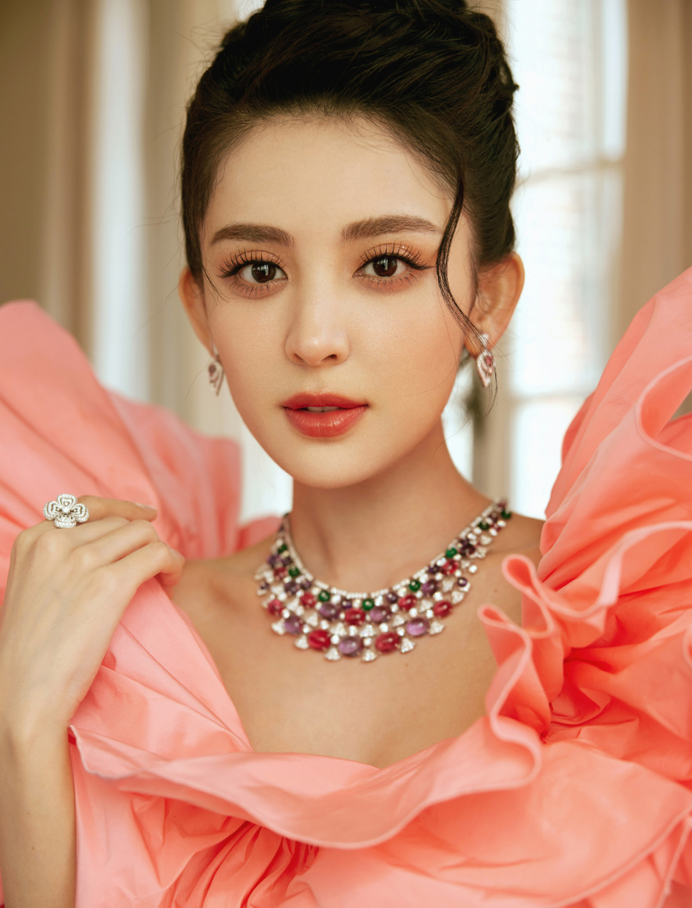 娜扎唯美长裙壁纸!#明星# #美女# #唯美