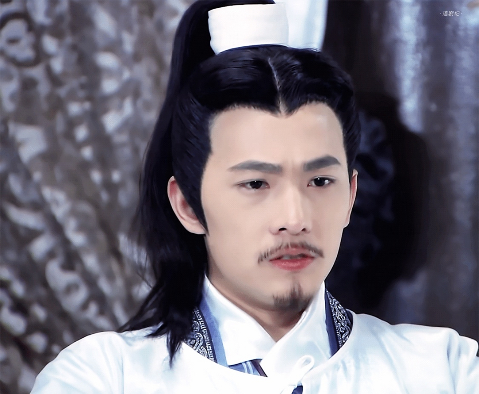 有胡子的杨洋变化好大啊,认不出来这是杨洋[啊]