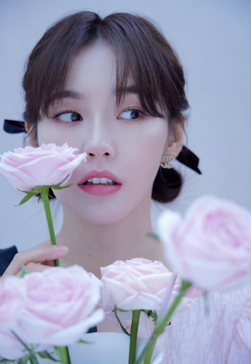 张佳宁是一位备受喜爱的演员,她在社交媒体上晒出了