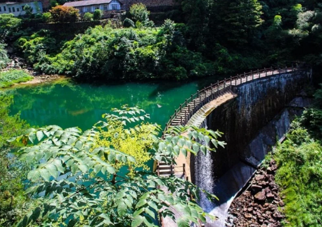 台州临海第一大镇,浙东南三桥之一,中国眼镜之乡,是千强镇