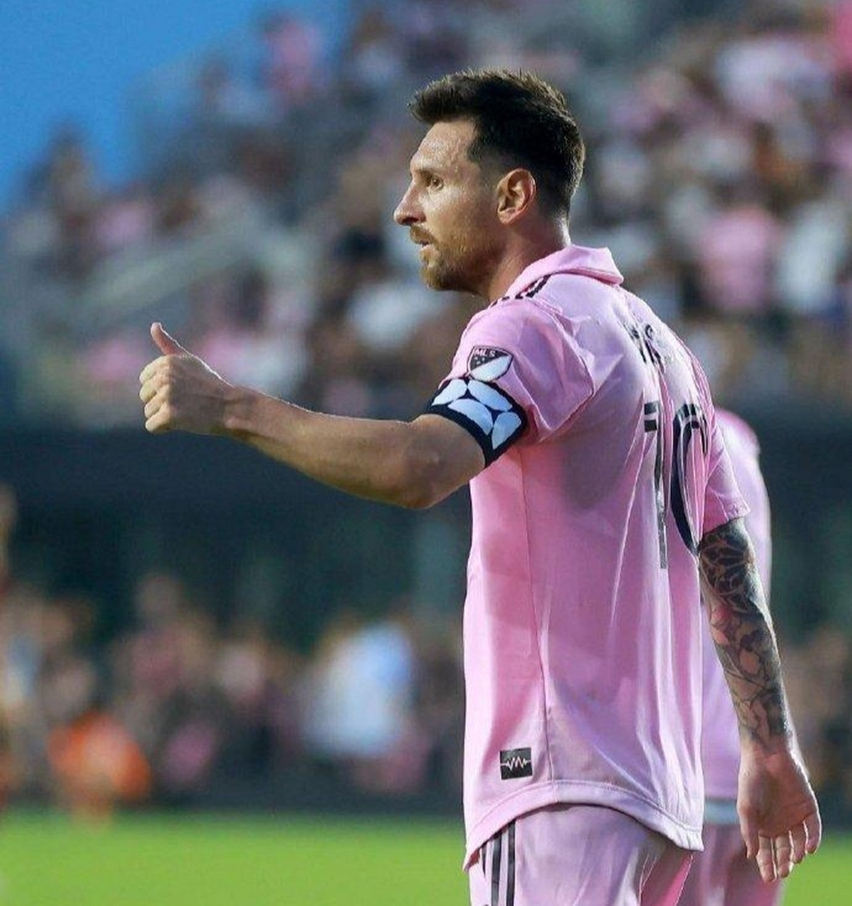 梅西的惯用脚是左脚,却在代表迈阿密国际的比赛中连续两场用右脚破门