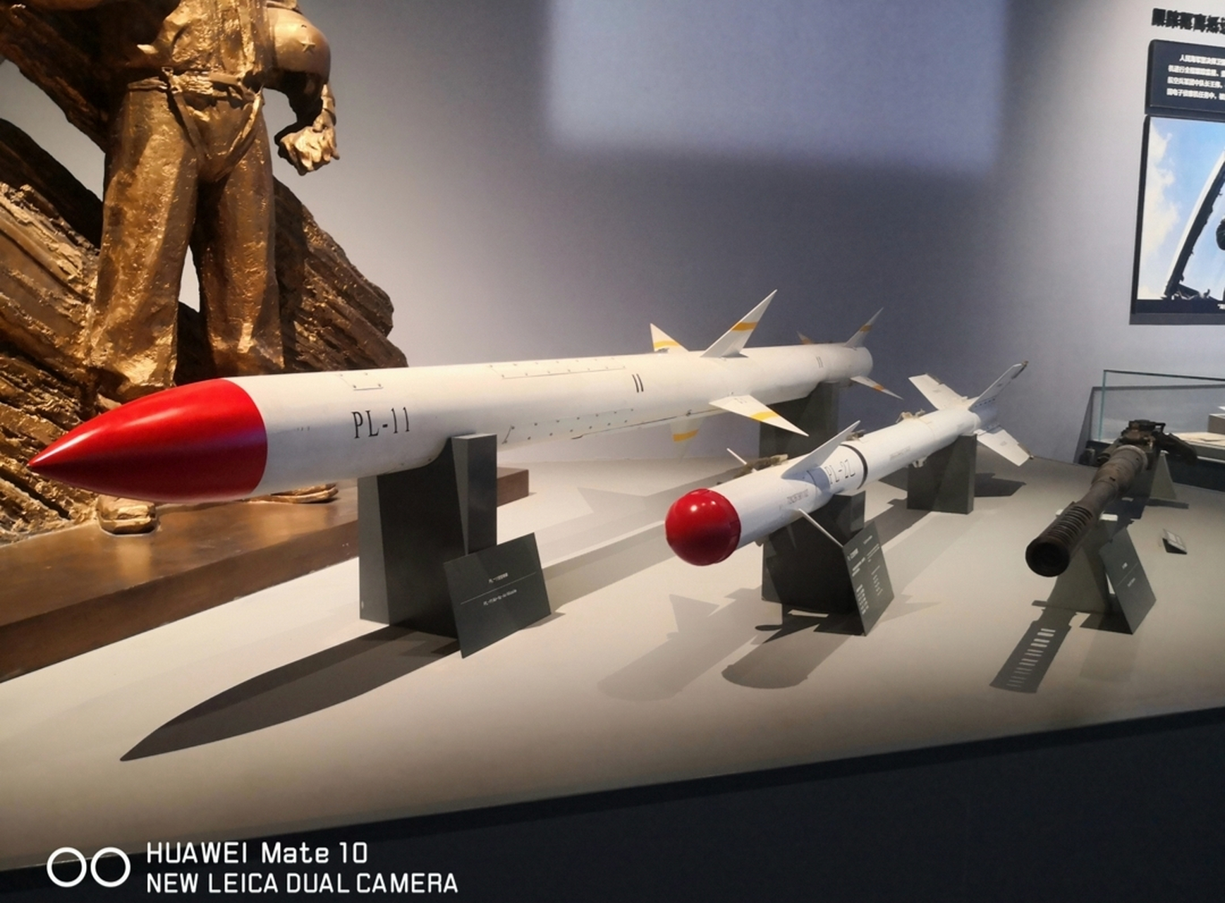 下图从左至右为: 1,霹雳-11空空导弹(中程空对空导弹,也是中国空军