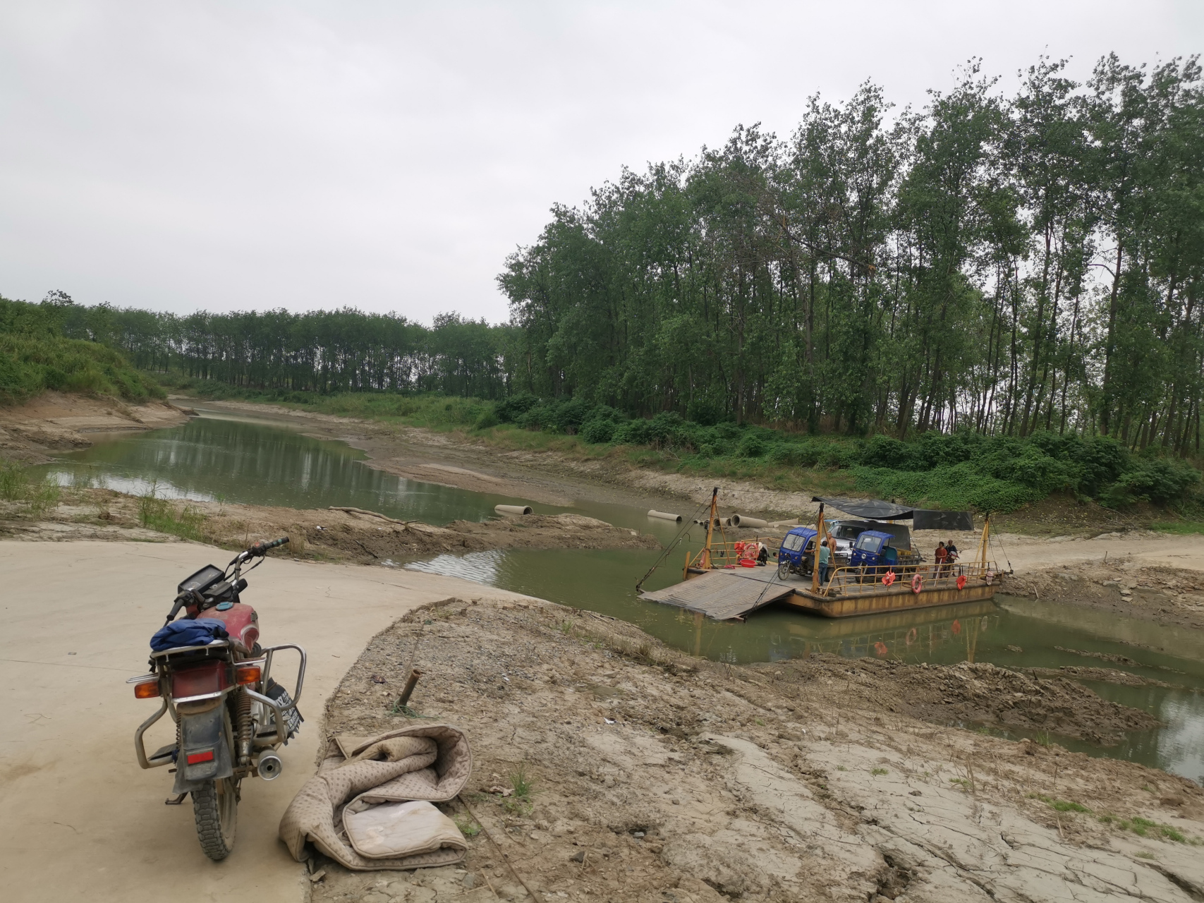 骑行仙桃东荆河大堤,渡口坐船,挺有趣的!